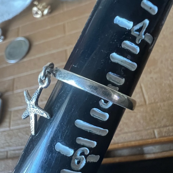 James Avery Retired starfish dangle ring size 5! 925 - Picture 4 of 4